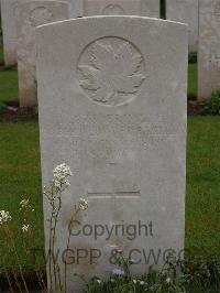 Etaples Military Cemetery - Bassett, Albert Edward